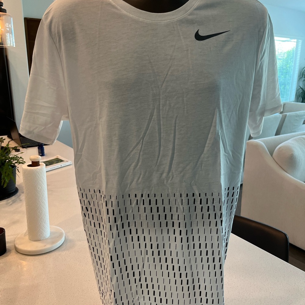 Nike Athletic Cut Men’s Large White Graphic Tee T Shirt Like New